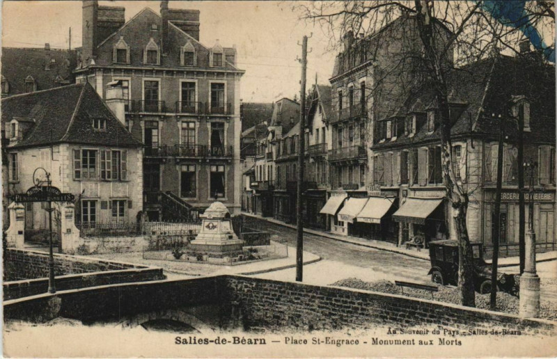 Carte postale ancienne Salies de Bearn Place St.Engrace France
