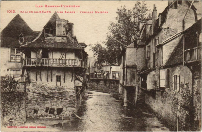 Carte postale ancienne Salies de Bearn Vieilles Maisons France
