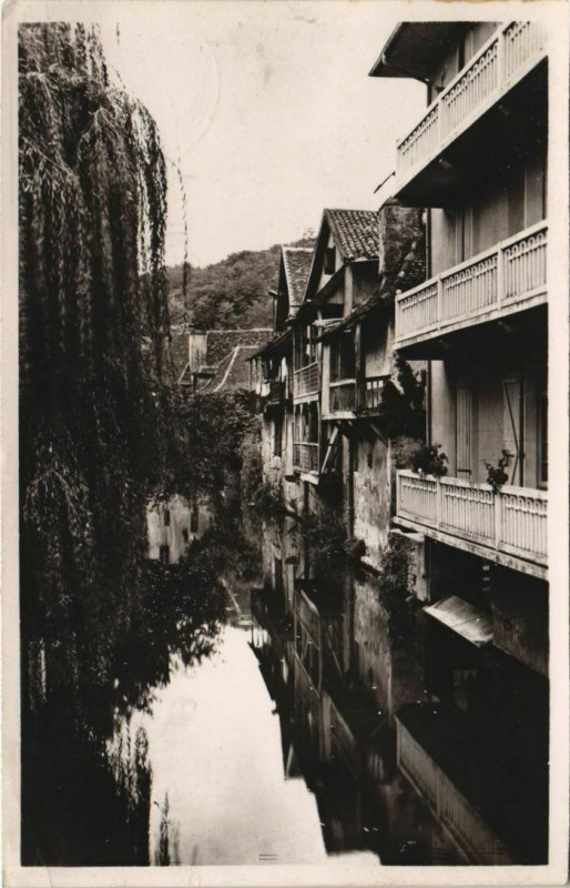 Carte postale ancienne Salies de Bearn Le Saleys vu du Pont de la Lune France