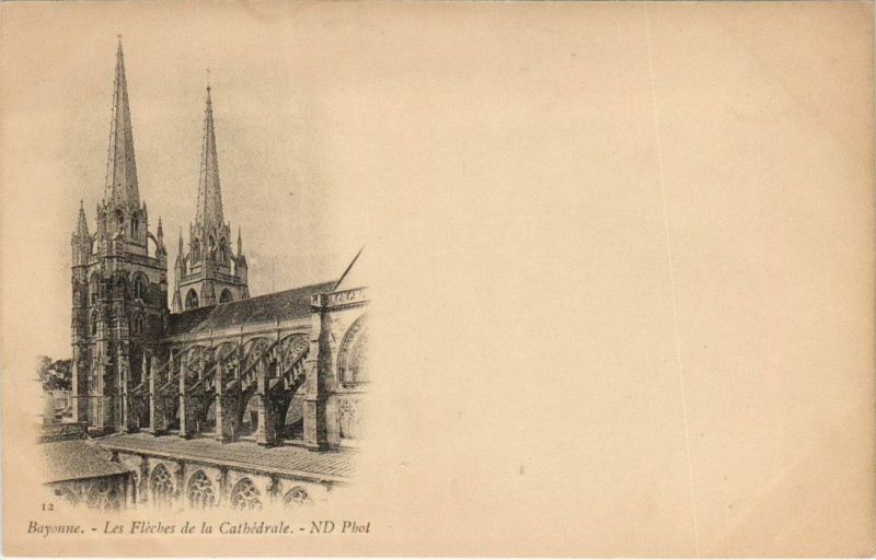 Carte postale ancienne Bayonne Les Fleches de la Cathedrale France à Bayonne