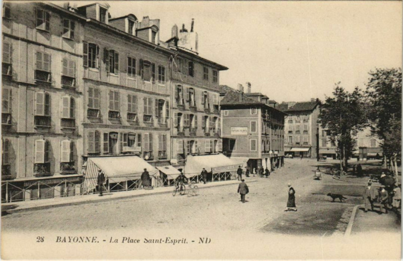 Carte postale ancienne Bayonne La Place Saint-Esprit France à Bayonne