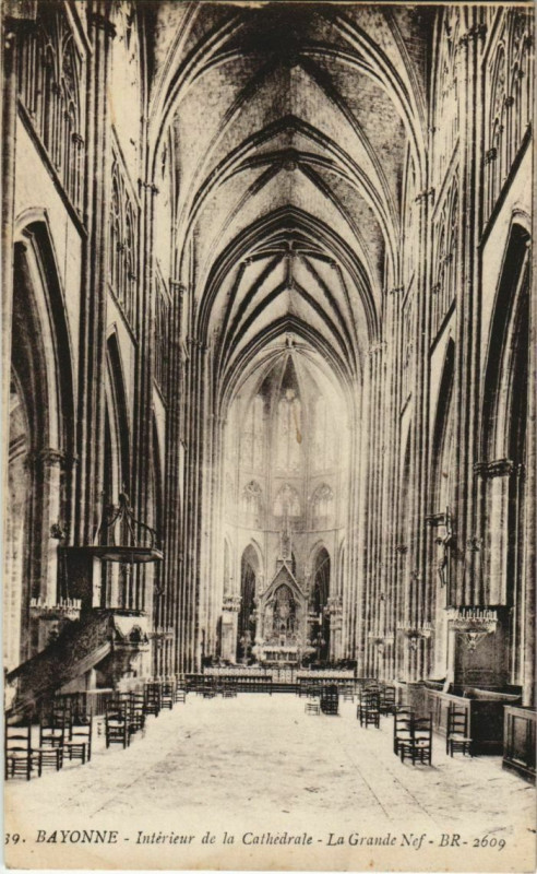 Carte postale ancienne Bayonne Interieur de la Cathedrale France à Bayonne