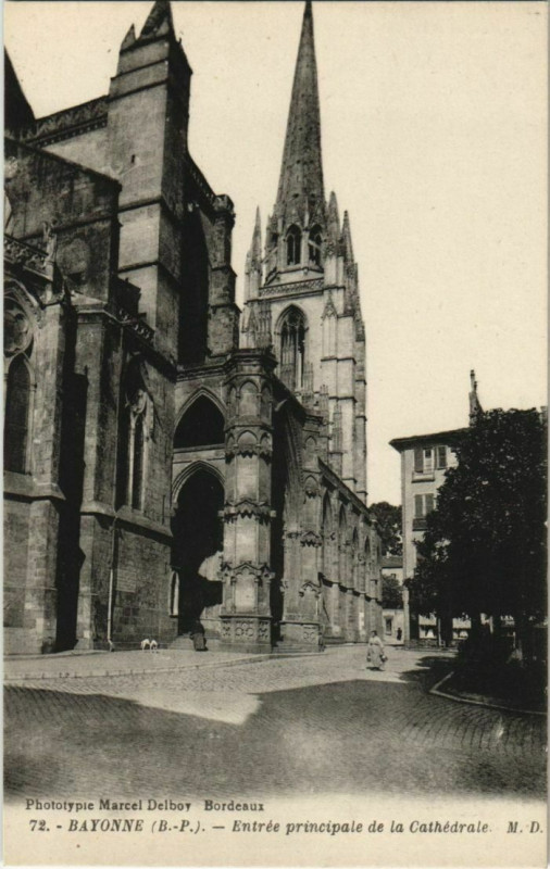 Carte postale ancienne Bayonne Entree Principale de la Cathedrale France à Bayonne