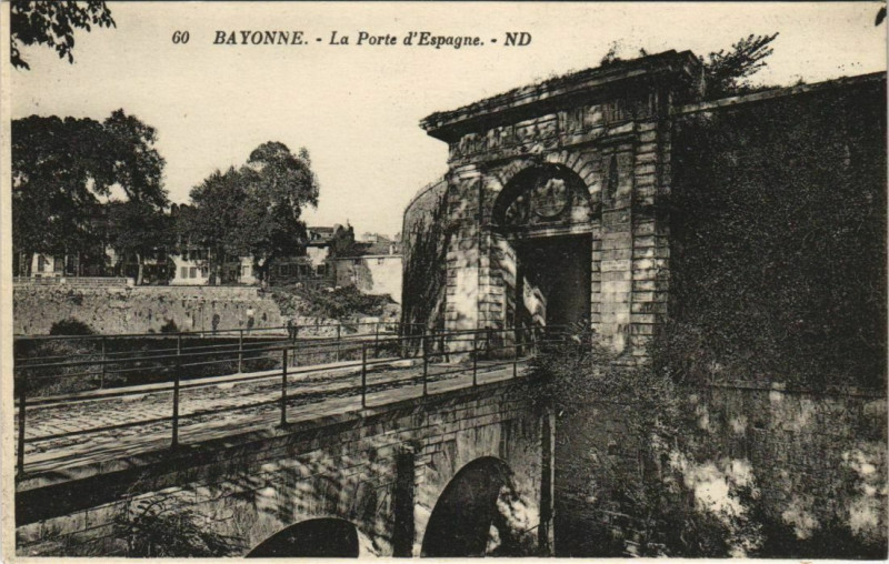 Carte postale ancienne Bayonne La Porte d'Espagne France à Bayonne