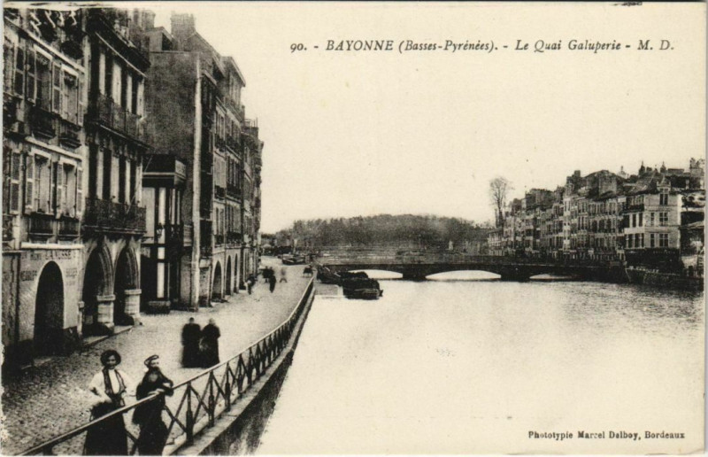 Carte postale ancienne Bayonne Le Quai Galupersie France à Bayonne