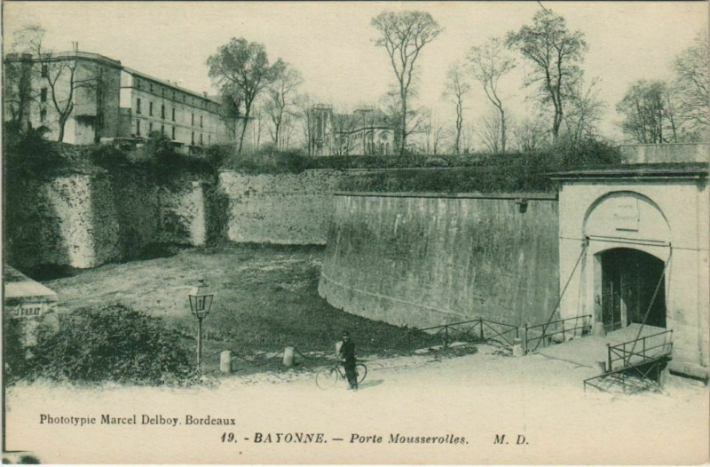Carte postale ancienne Bayonne Porte Mousserolles France à Bayonne