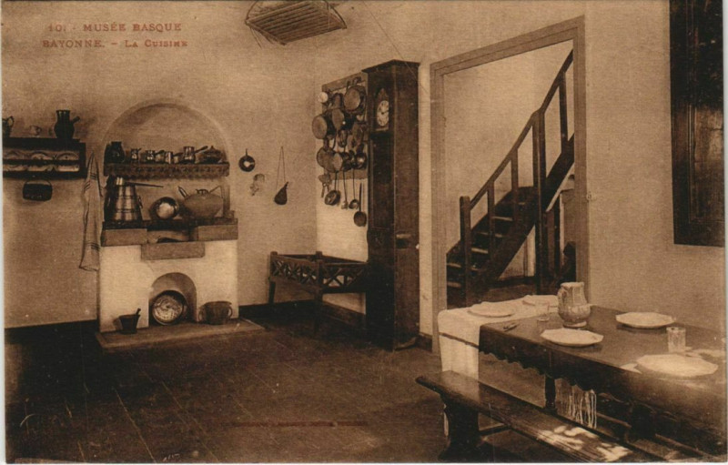 Carte postale ancienne Bayonne Musee Basque La Cuisine France à Bayonne