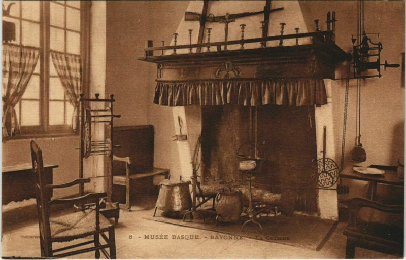 Carte postale ancienne Bayonne Musee Basque La Cuisine France à Bayonne