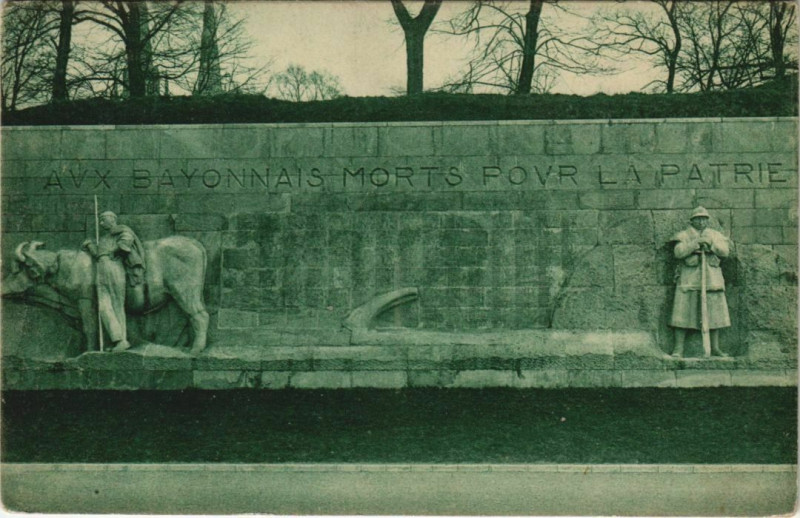 Carte postale ancienne Bayonne Morts Povr la Patrie France à Bayonne