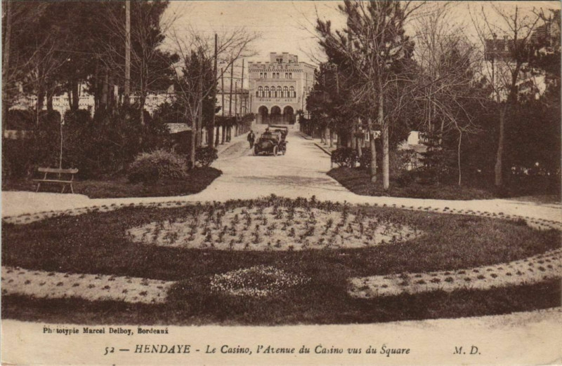 Carte postale ancienne Hendaye Le Casino, l'Avenue du Casino France à Hendaye