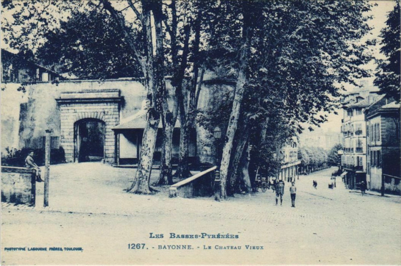 Carte postale ancienne Bayonne Les Basses-Pyrenees France à Bayonne