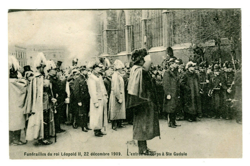 Carte postale ancienne Belgium famous character funeral of king leopold ii body entry