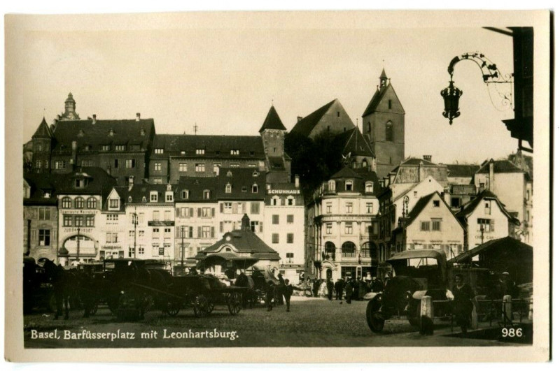 Carte postale ancienne Switzerland of northwest Basel barfüsserplatz mit leonhartsburg animated cars