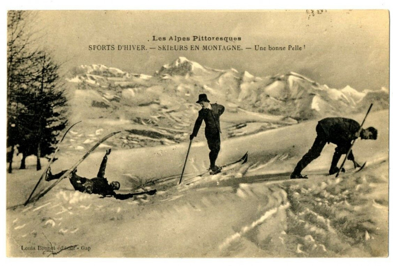 Carte postale ancienne Winter sports animated skiers in mountains