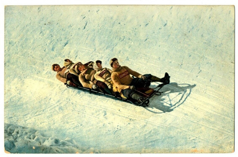 Carte postale ancienne Winter sports bobsleigh in full vitese