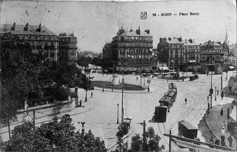 Carte postale ancienne Dijon plaCe darcy 1914 10 08330
