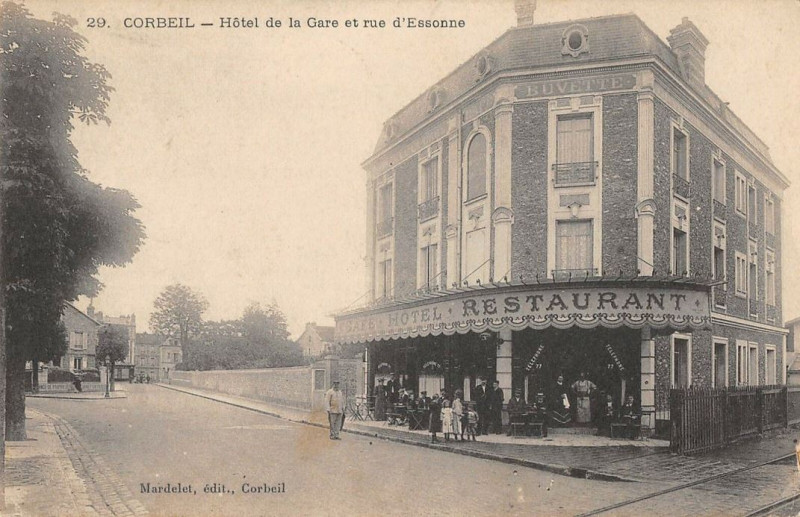 Carte postale ancienne Corbeil.Rue d'Essonne.Hôtel de la Gare