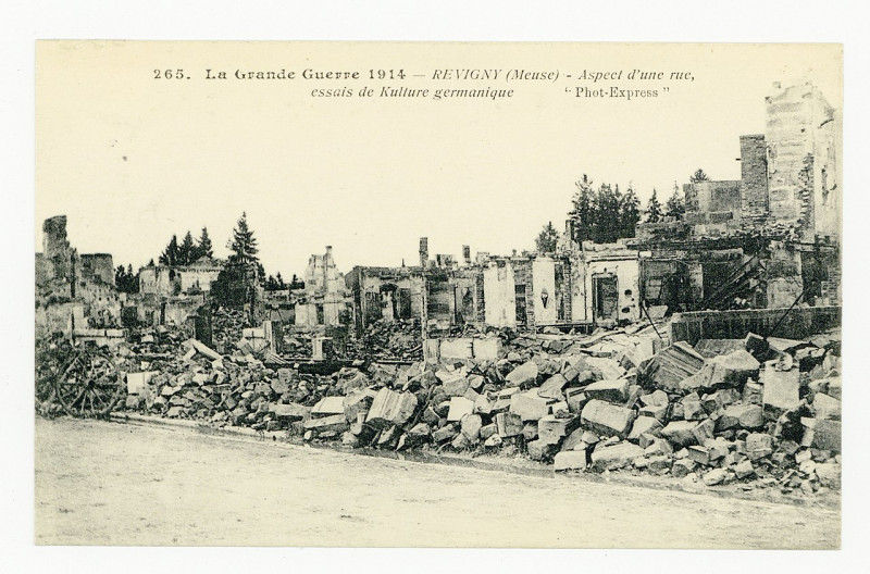 Carte postale ancienne La Grande Guerre 1914 - Revigny (Meuse), aspect d'une rue, essais de Kulture germanique P-Fg-Cp-00463