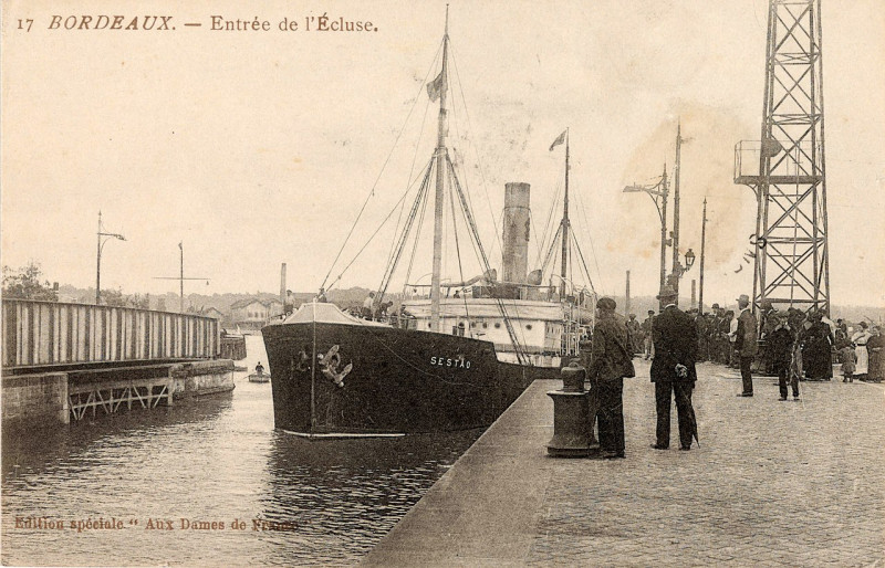 Carte postale ancienne Bordeaux - Entrée de l'écluse à Bordeaux