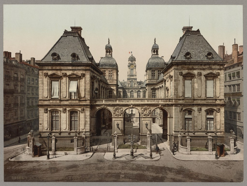 Carte postale ancienne Lyon. Place de la Comédie. L'Hotel de Ville LCCN2017659791 à Lyon