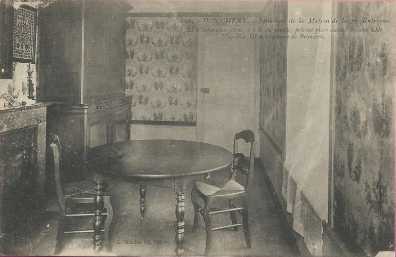 Carte postale ancienne Maison Tisserand à Donchery