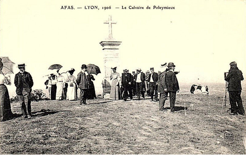 Carte postale ancienne Poleymieux (Rhône) - Le calvaire 1