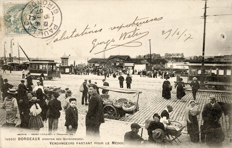Carte postale ancienne Bordeaux - ponton des Quinconce - Vendangeurs partant pour le Médoc à Bordeaux