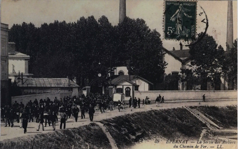 Carte postale ancienne Sortie ateliers chemin de fer épernay 1008060 à Épernay