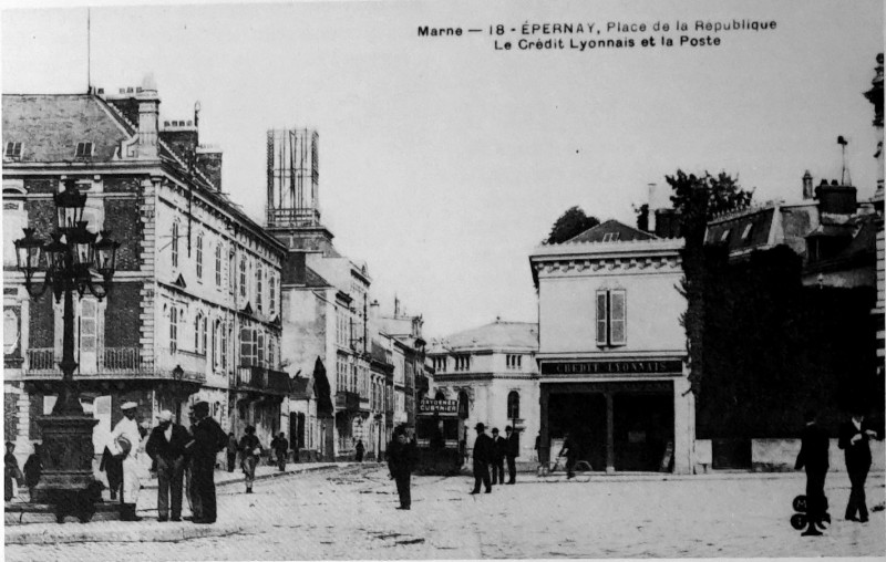 Carte postale ancienne Poste place république Cbr 1008960 à Épernay