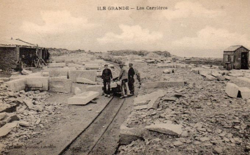 Carte postale ancienne Carrières de Kastel Erec (Pleumeur-Bodou) - La voie Decauville de la carrière Watelet de Castel Erek