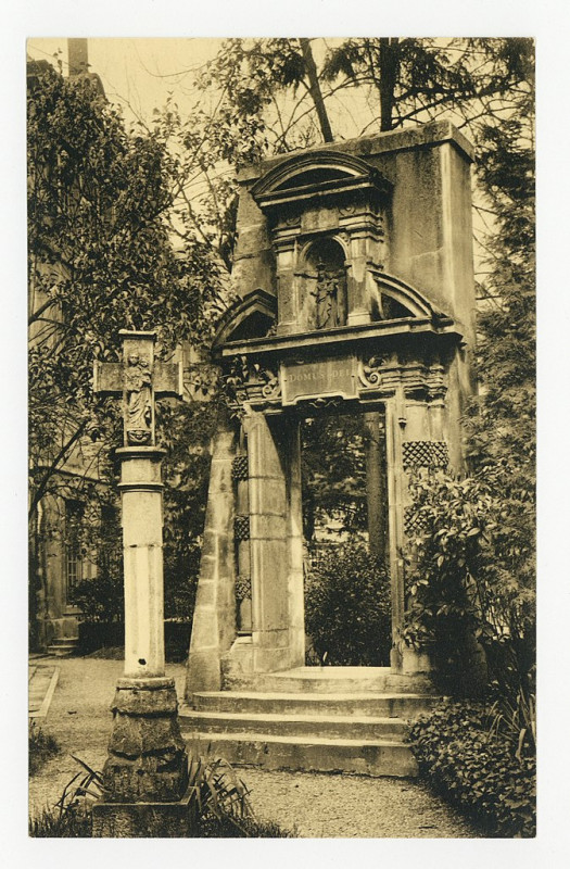 Carte postale ancienne Portail de la chapelle de l'ancien hôpital Saint-Julien de Nancy, démoli en 1900 pour faire place à P-Fg-Cp-01149 à Nancy