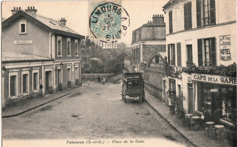 Carte postale ancienne Palaiseau.Place de la Gare