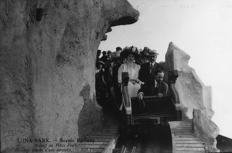 Carte postale ancienne Luna Park - Scenic Railway à Paris 17e