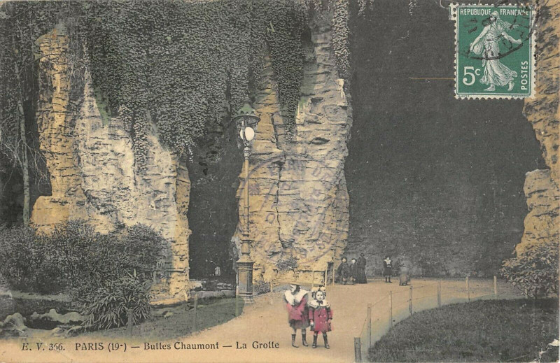 Carte postale ancienne Buttes Chaumont - La Grotte à Paris 19e