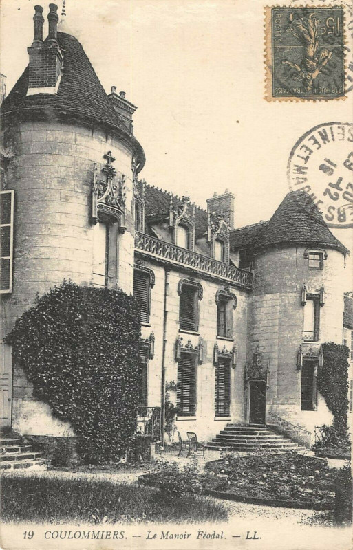 Carte postale ancienne Coulommiers Le Manoir Feodal à Coulommiers
