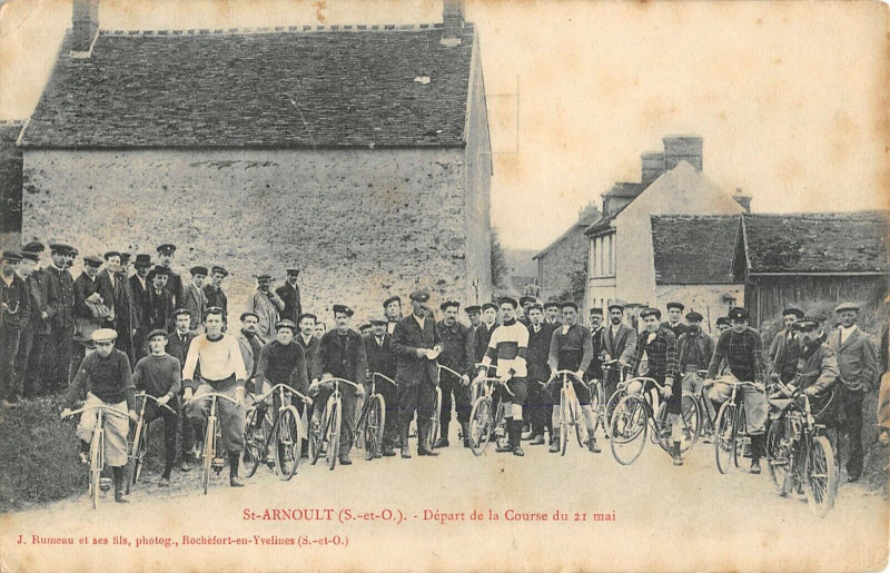 Carte postale ancienne Saint Arnoult Depart De La Course Du 21 Mai