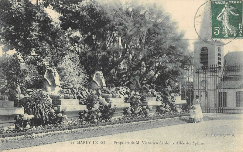 Carte postale ancienne Marly Le Roi Propriete De M.victorien Sardou Allee Des Sphinx à Marly-le-Roi