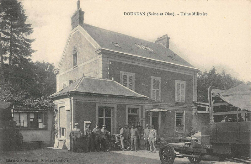 Carte postale ancienne Dourdan Usine Militaire à Dourdan