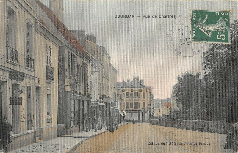 Carte postale ancienne Dourdan Rue De Chartres (cpa toilée à Dourdan