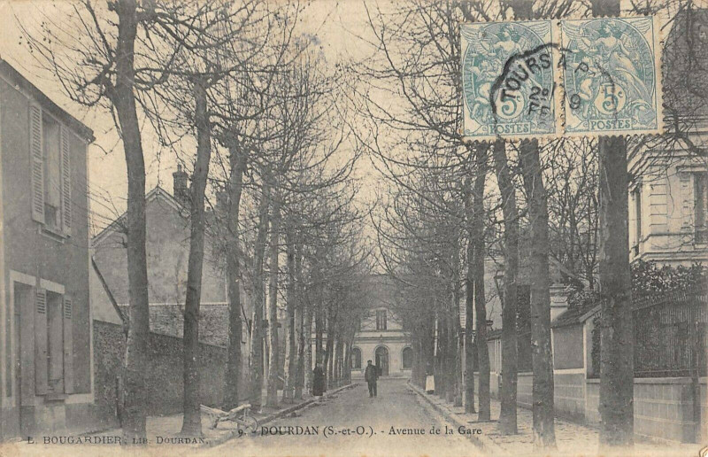 Carte postale ancienne Dourdan Avenue De La Gare à Dourdan