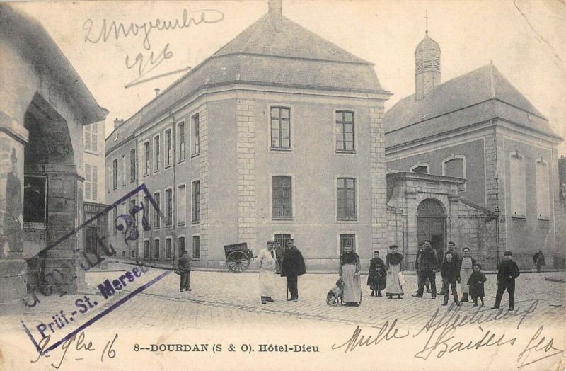 Carte postale ancienne Dourdan Hotel Dieu à Dourdan