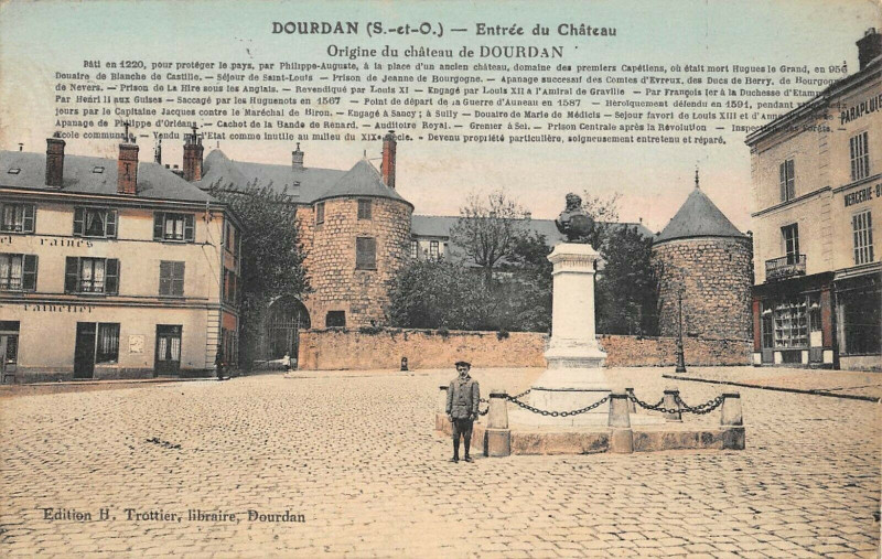 Carte postale ancienne Dourdan Entree Du Chateau à Dourdan
