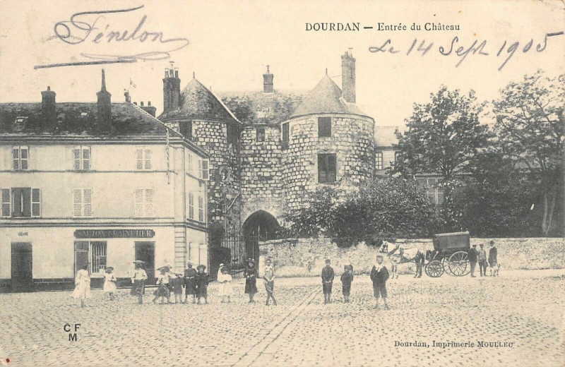Carte postale ancienne Dourdan L'Entree Du Chateau à Dourdan