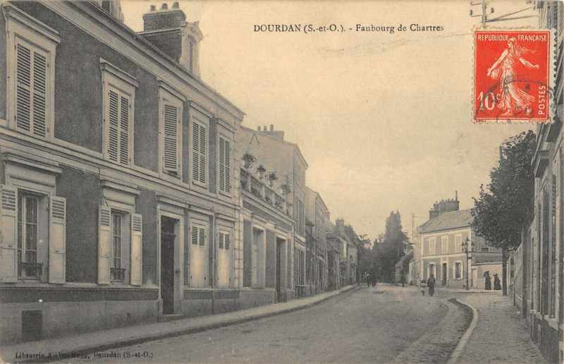 Carte postale ancienne Dourdan Faubourg De Chartres à Dourdan