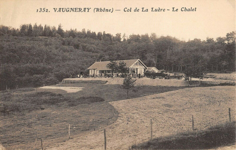 Carte postale ancienne Vaugneray Col De La Luere Le Chalet à Vaugneray