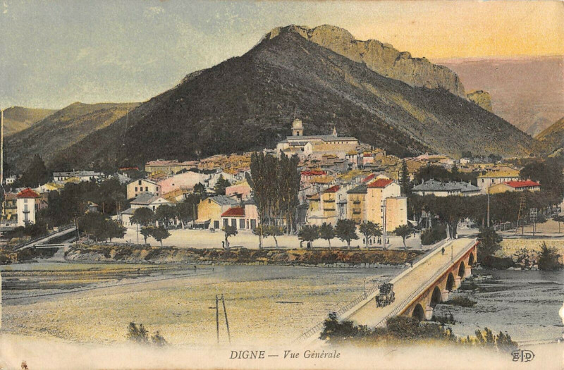 Carte postale ancienne Digne Vue Generale