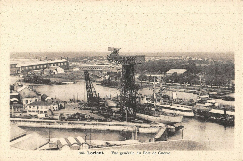 Carte postale ancienne Lorient Vue Generale Du Port De Guerre à Lorient