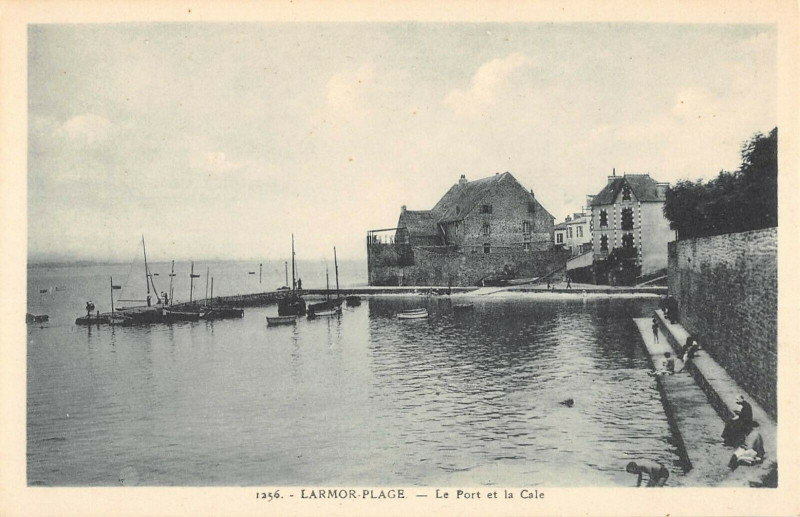 Carte postale ancienne Larmor Plage Le Port Et La Cale à Larmor-Plage