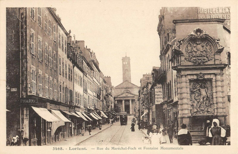 Carte postale ancienne Lorient Rue Marechal Foch à Lorient