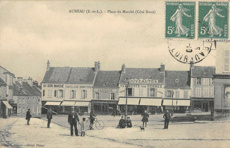 Carte postale ancienne Auneau Place Du Marche Cote Nord
